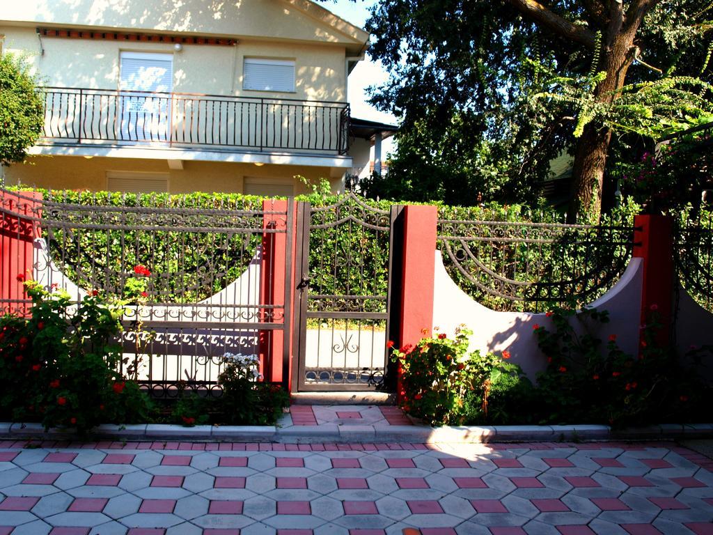 Friendly House Apartment Ulcinj Exterior photo